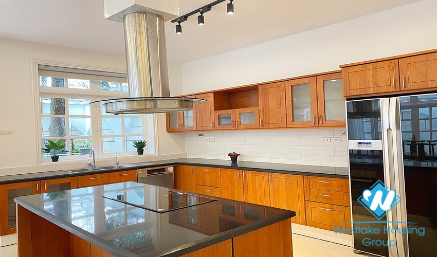 The renovating 4-bedrooms house in C block, walking distance to UNIS was buil